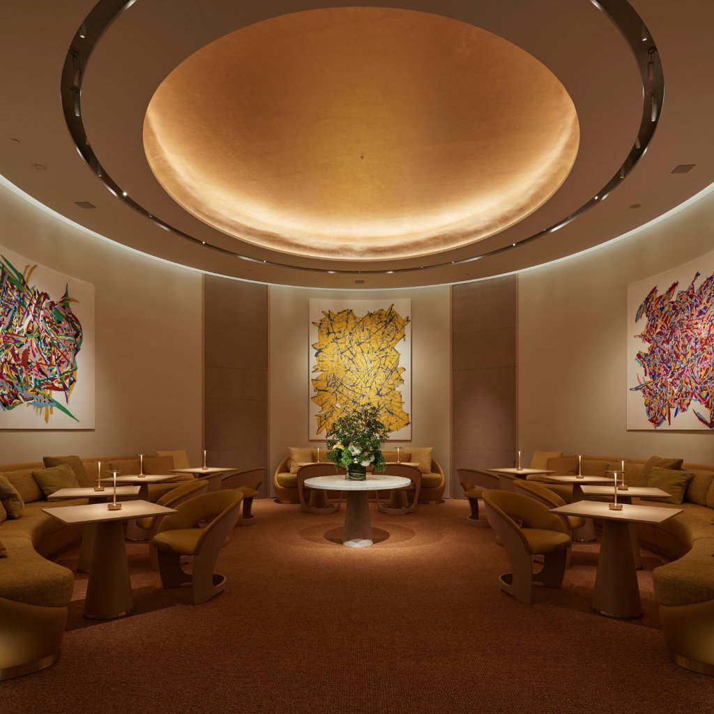 Suasana mewah ruangan restoran baru Louis Vuitton (Foto via Twitter @LouisVuitton)