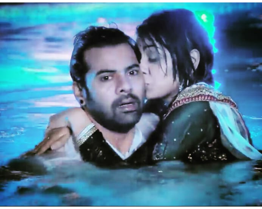 ReetuCharan2's tweet photo. Kisssssssi 🙊🙈
Mokay pe Choka 😜😂

#SritiJha #ShabirAhluwalia #AbhiGya #Fuggy #rockstar #AbhiPragya #kumkumbhagya https://t.co/SzNQDa9q1d