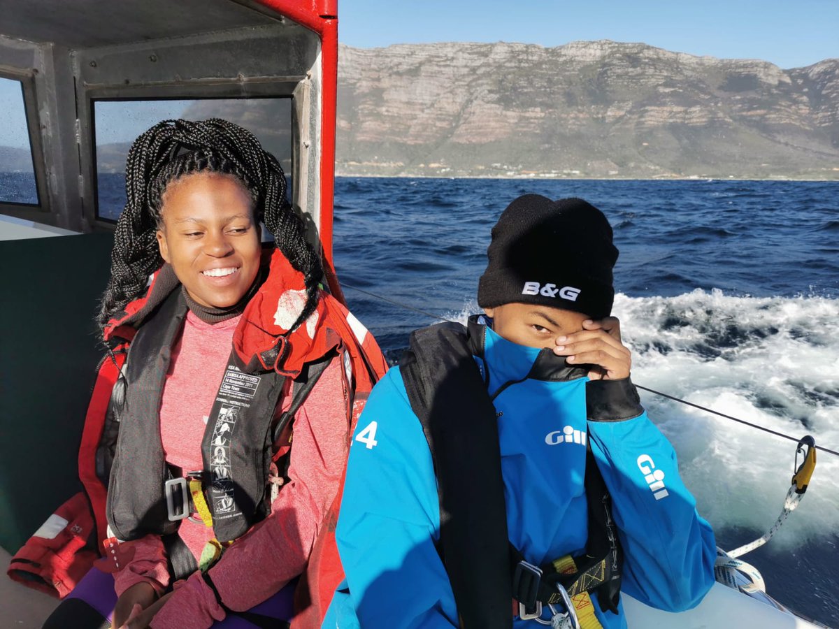RCYC_sailing's tweet photo. Such a beautiful day out there! Alex Mamacos together with our Senior Intrusctor Sibu and two Academy students delivering Faros from FBYC to RCYC. They just rounded Bellows Rock and are now off to Cape Point. Happy sailing ⛵ https://t.co/QxpHRAMdry