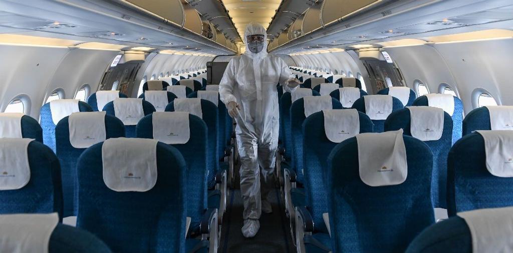 EquipePpa's tweet photo. Nos avions sont complètement désinfectés entre les vols. Juste un rappel que les masques chirurgicaux sont obligatoires à bord. #FlySafe #AllTogether #PPAFLY20 https://t.co/gZfygF6wZ9