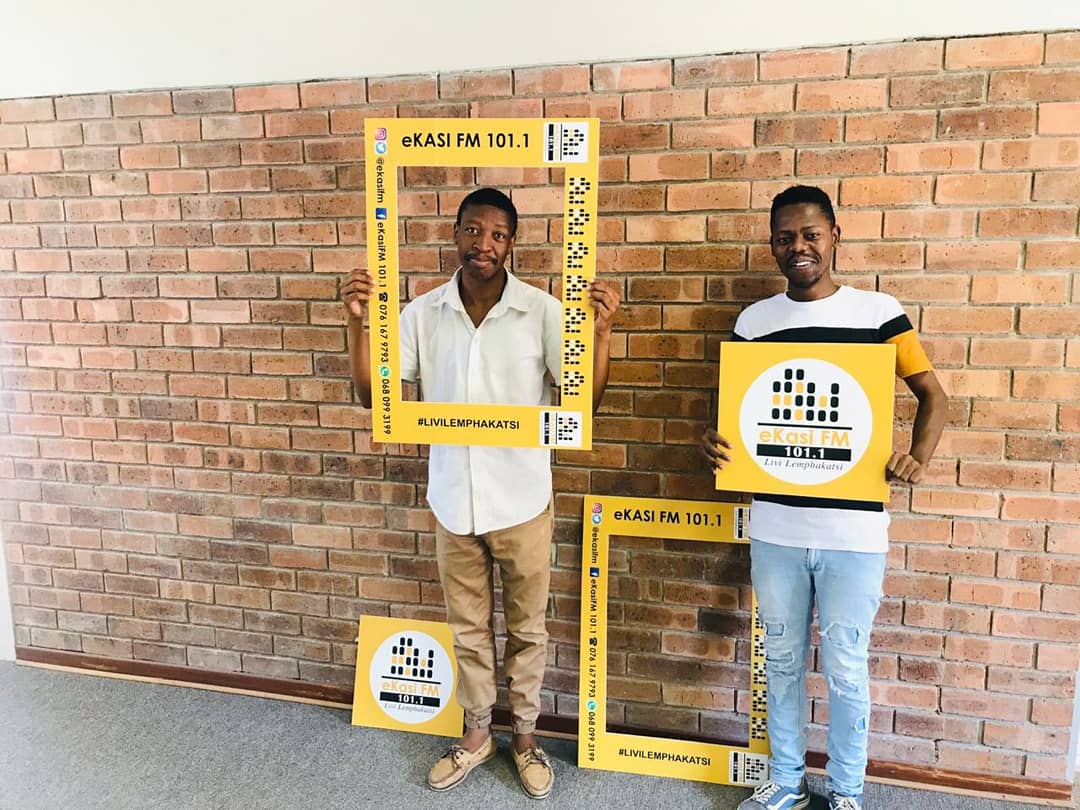 ekasifm's tweet photo. Don't forget to take pictures with our frames during the walk, we will post them on our pages to keep them as memories for the day!!! #EkasiFM101.1 #LiviLemphakatsi #HeritageMonth2020 #HeritageDay2020 https://t.co/PcVFotLfsm