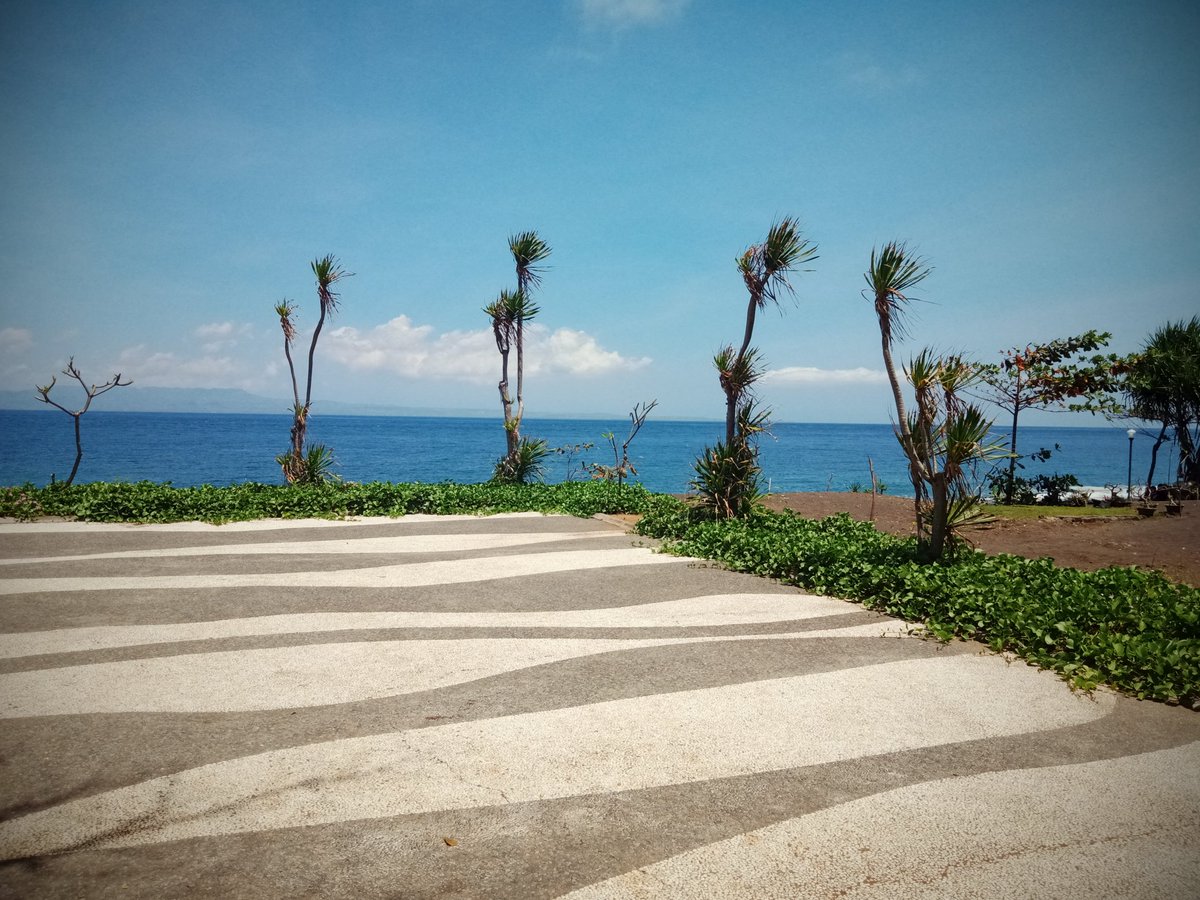 Summer at beach 🏝️🏝️🏝️🏝️🌅🌅🌅🌅🌅
#tropicalbeach #SummerVibes
#summer #balinesebeach #baliparadise #seaview #beautifulsea https://t.co/HF7okgOwaT