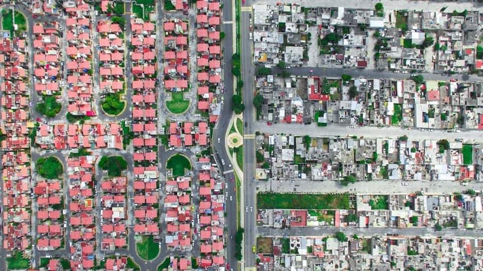 MayF1207's tweet image. الطبقيّة الإجتماعية والتناقض العمراني بعين السماء!
#SocialSegregation