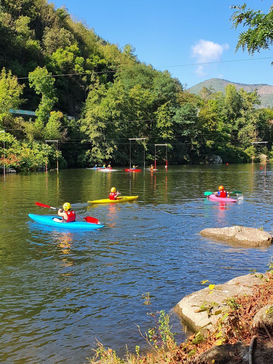 CEyrieux's tweet photo. Journee nationale du sport scolaire.
Initiation kayak pour les élèves de 5ème du collège de l'Eyrieux. #unss  #generation2024 https://t.co/qHlrRkDVvg