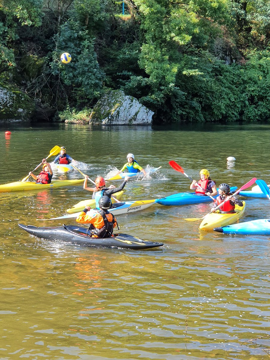 CEyrieux's tweet photo. Journee nationale du sport scolaire.
Initiation kayak pour les élèves de 5ème du collège de l'Eyrieux. #unss  #generation2024 https://t.co/qHlrRkDVvg