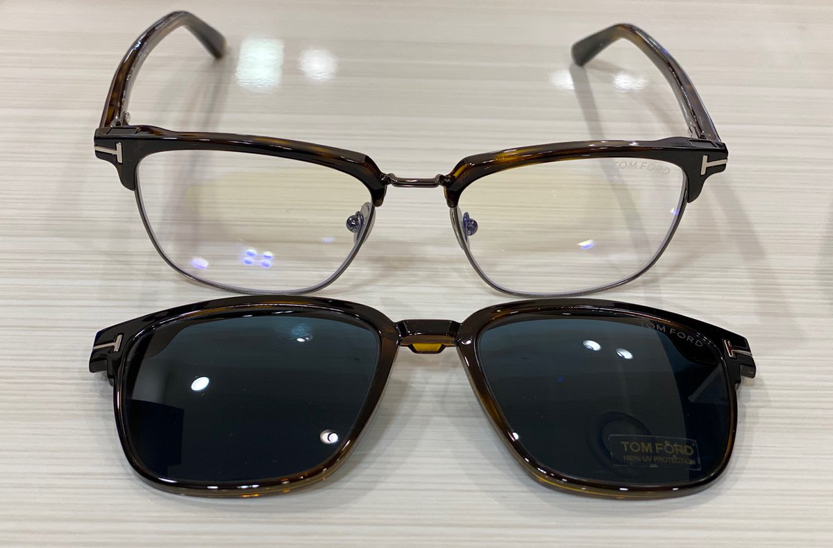 博多阪急 Tom Ford Ft56 トムフォードの新作メガネフレームを紹介します マグネット式の前掛けサングラスが付属していますので 2通りの雰囲気を楽しむことが出来ます 95 700円 8階 メガネのヨネザワ 博多阪急 Tomford トムフォード 博多阪急 Tom Ford Ft56 トムフォードの新作メガネフレームを紹介します マグネット式の前掛けサングラスが付属していますので 2通りの雰囲気を楽しむことが出来ます 95 700円 8階 メガネのヨネザワ 博多阪急 Tomford トムフォード