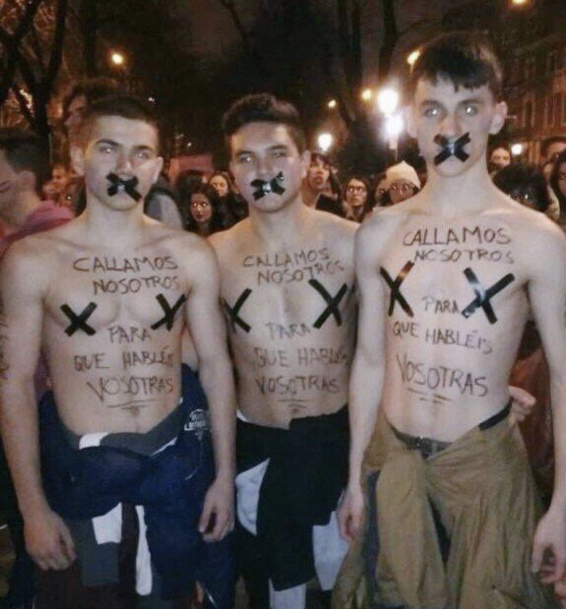 ciroplorutti's tweet photo. Yo y los pibardos después de rendir el curso de género de la uba https://t.co/XmM4KAuN4p