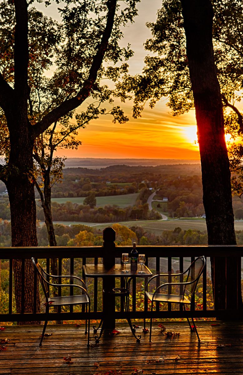 Enjoy the Autumn Sunset from our Decks! This is the LAST late night Saturday for the season. Come out and sip on a fave while you enjoy a little Mark Moebeck and an Oktoberfest plate from our the Sunset Bistro menu!  #fall #latenights #livemusic #wine conta.cc/3028NHH