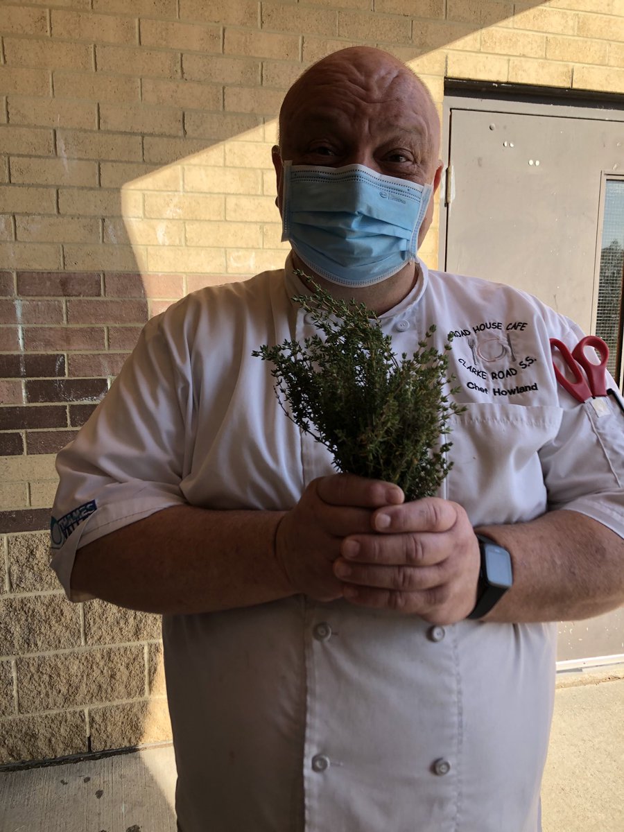 Chef Howland has all the “thyme” in the world for helping students ⁦<a href="/ClarkeRoad/">Clarke Road SS</a>⁩! Thanks for your dedication chef!