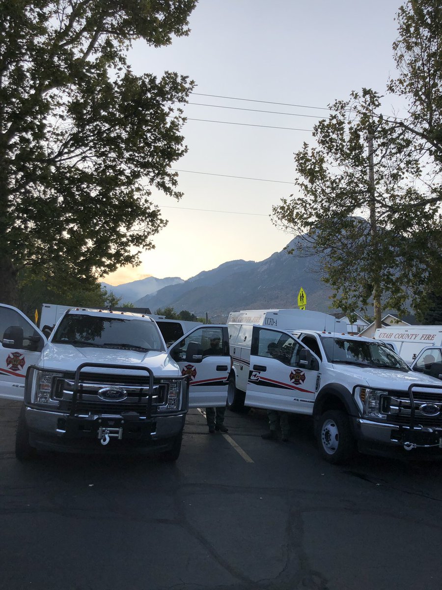 UtahCountyFD's tweet image. Crew 2 headed to the #NeffsFire