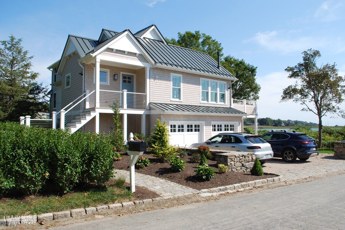 lcarlislearcht's tweet photo. Weaving together architectural inspiration with New England practicality ⚓️🌊💙 #RIArchitect #CoastalLiving #CoveCottage #ResidentialArchitect #CoastalHome #ShingleStyleHome https://t.co/UlRolNioeu