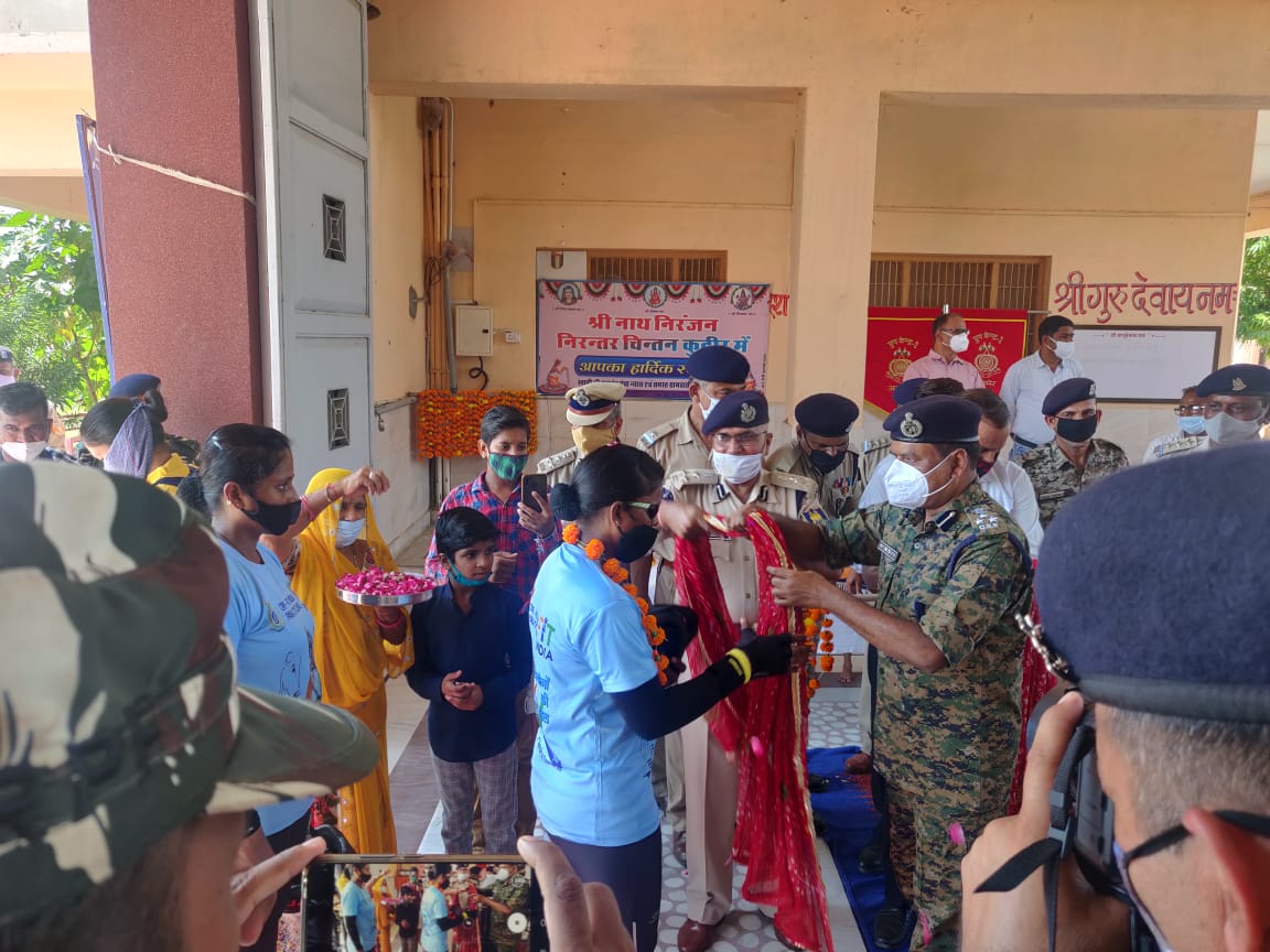 ArunenderPratap's tweet photo. CRPF Cycle Rally passing through Rajasthan https://t.co/1MynUEGDoh