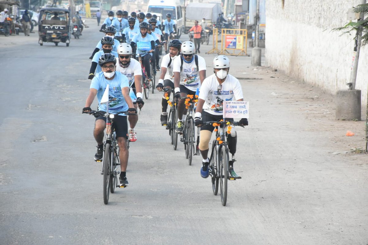ArunenderPratap's tweet photo. CRPF Cycle Rally passing through Rajasthan https://t.co/1MynUEGDoh