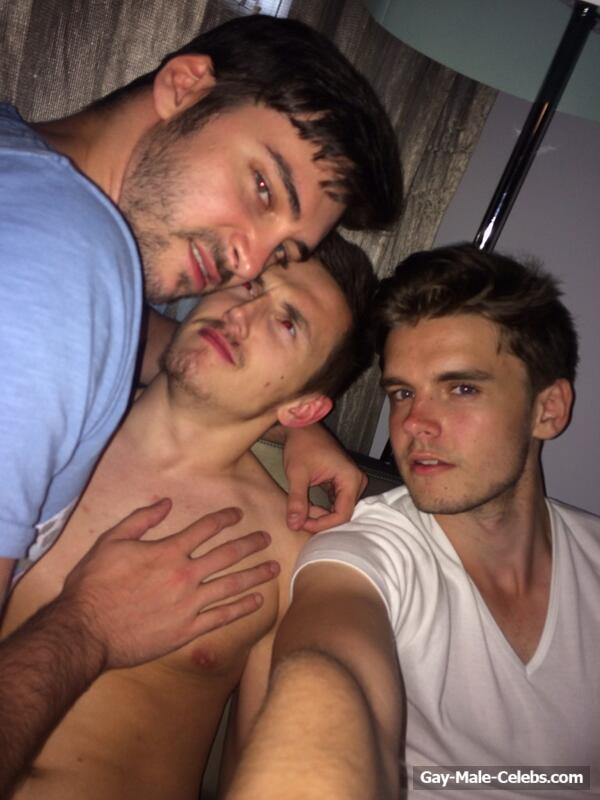 BulgeYoutuber's tweet photo. Syndicate is just so sexy. We need a dick pic Asap https://t.co/DVBdzlm48N