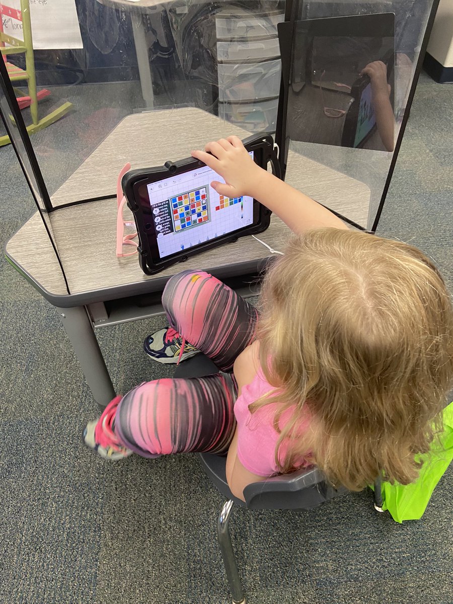 Waldo_SLE_GT's tweet photo. First grade sharpening their minds with color Sudoku #DeductiveThinking #ProblemSolving @GCISD @SLExDstars @GCSAGE https://t.co/hZQettduo7