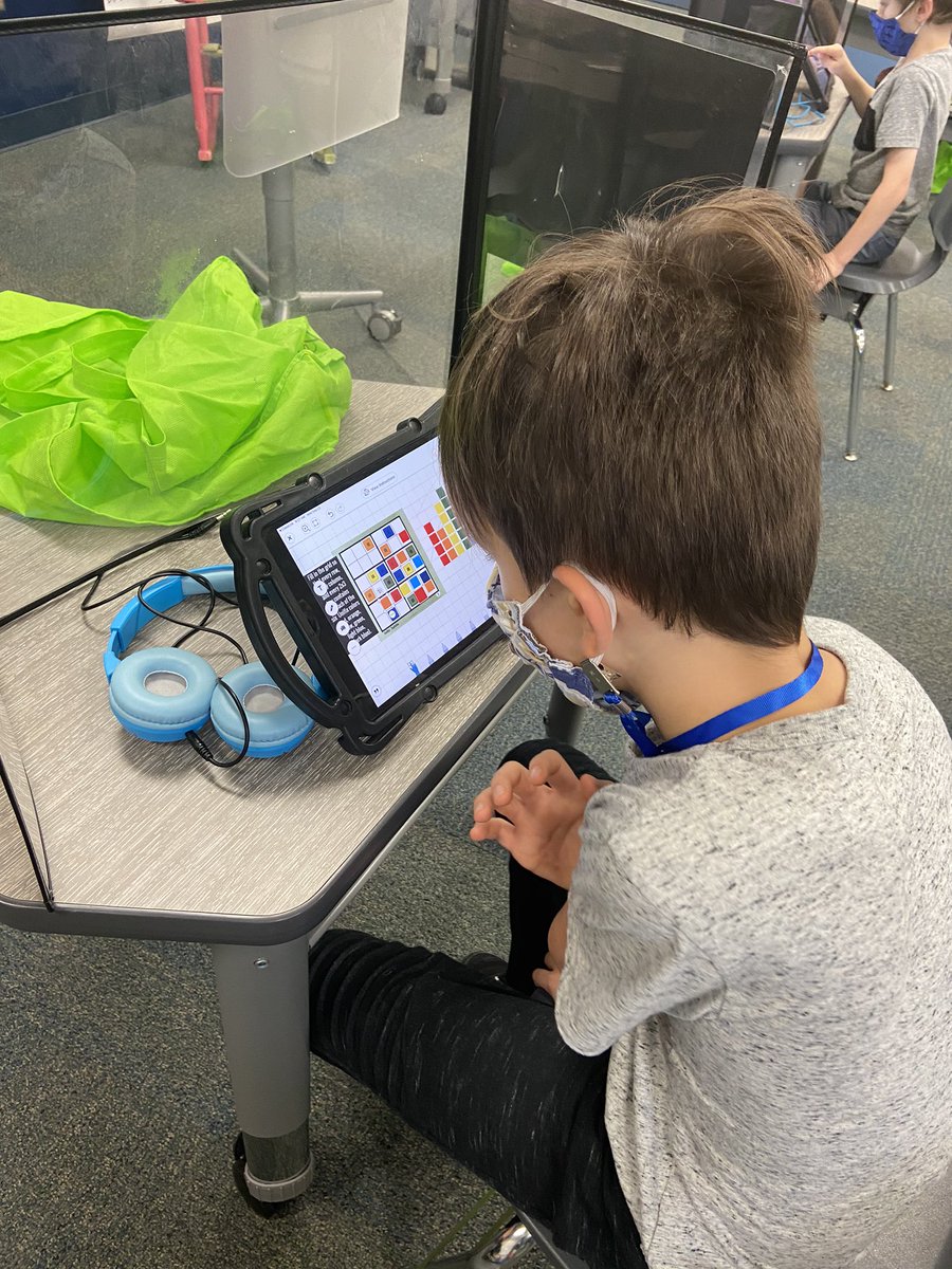 Waldo_SLE_GT's tweet photo. First grade sharpening their minds with color Sudoku #DeductiveThinking #ProblemSolving @GCISD @SLExDstars @GCSAGE https://t.co/hZQettduo7