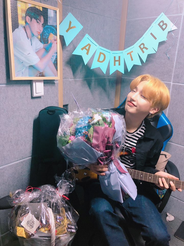 MontOfficial's tweet photo. ㅋㅋㅋ신남을감추지못해.......... https://t.co/f98HFgsWlJ