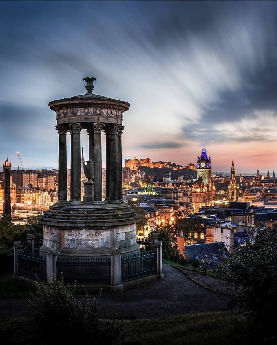 Sunset from the city’s most famous viewpoint, Calton Hill!
📸: Greghull98 via Instagram.