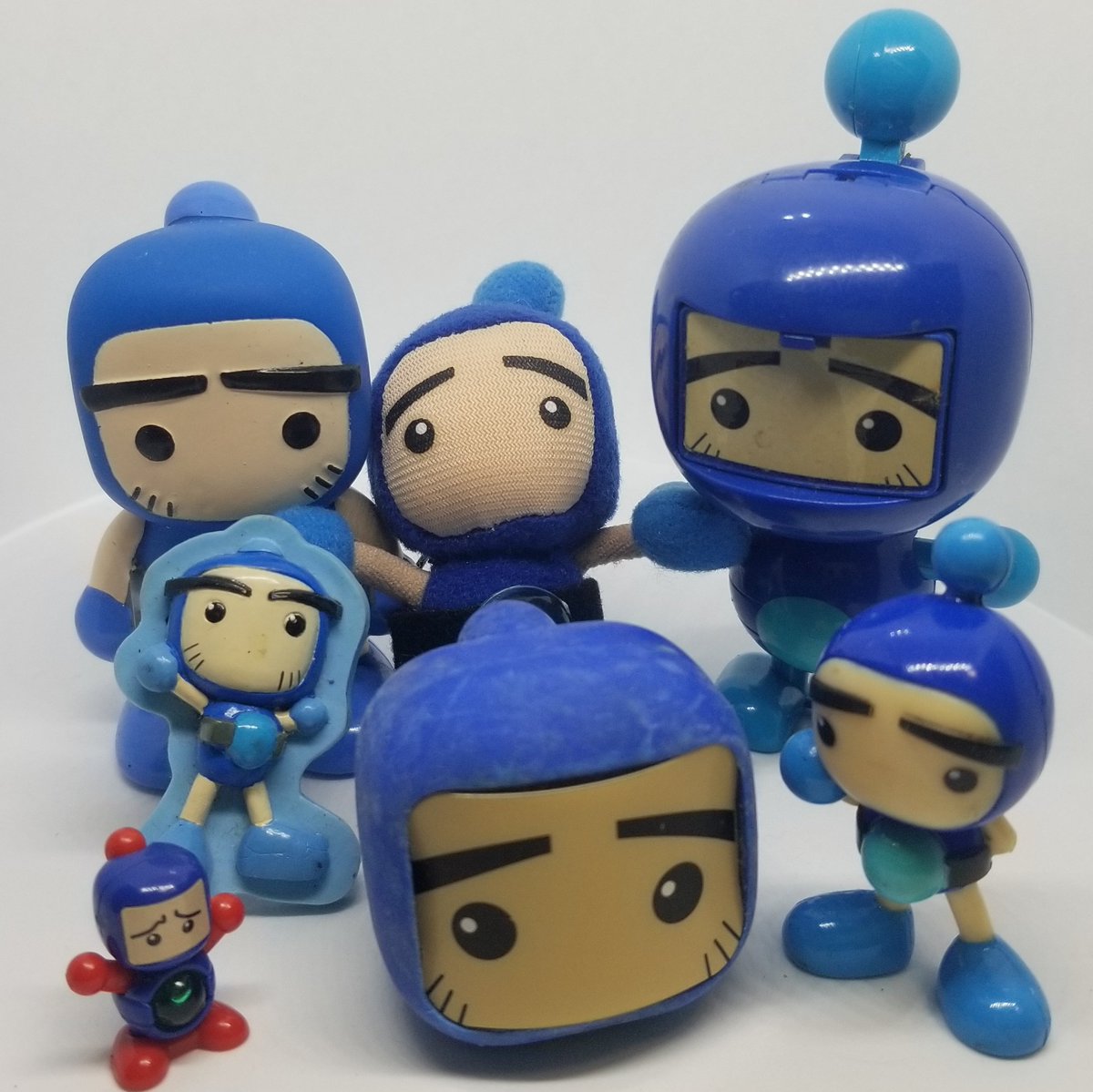 Life Is B Daman ライフイズビーダマン なぜかウチにはあおボンが多い 気づいたら手に取ってるのはあおボン 深層心理はではあおボンが好きなのかも 公表ではモミテボン推しです ビーダマン 爆外伝 あおボン かわいい モミテボンのグッズは