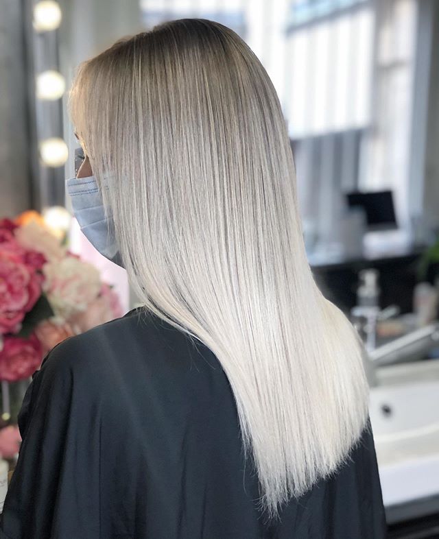 AtelierStore's tweet image. Nous avons réalisé sur notre cliente une technique de Balayageombre BlondPolaire💙Lorsque l’on décide de faire cette couleur mieux vaut avoir quelques heures devant soi.
Ce type de couleur demande du temps et de la précision.