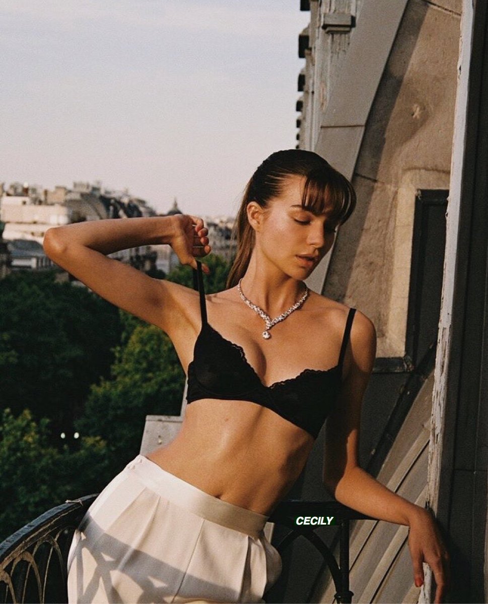 hogwscecily's tweet photo. 𝓗ere, in the afterglow of day, we keep our rendezvous beneath the blue. 𝓗ere in the same and sweet old way, 𝐼 fall in love again as 𝐼 did then  ❜ https://t.co/nipxBGqLO0