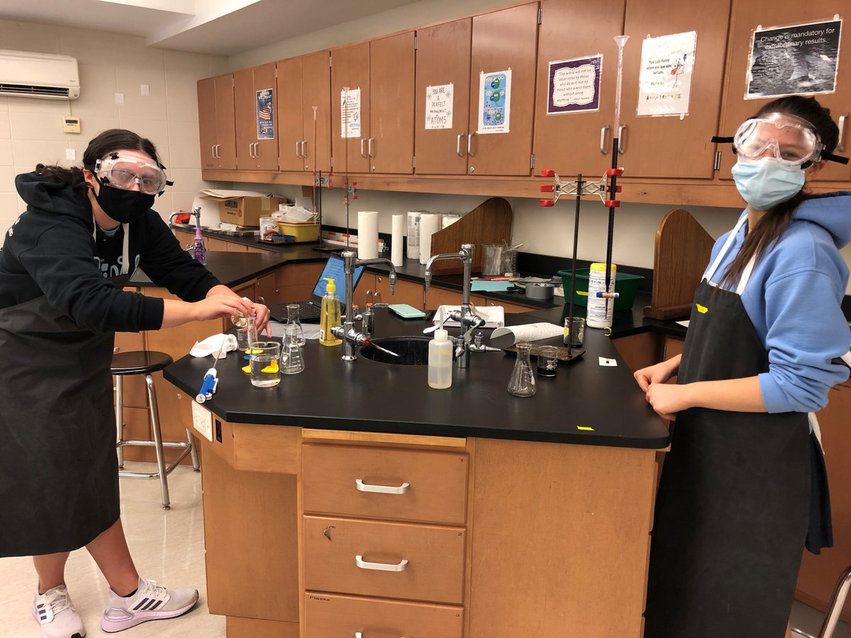 MNDCougars's tweet photo. Students in Mrs. Georgia Rutschilling's AP Chemistry conducted a oxidation-reduction titration in order to check the percentage of hydrogen peroxide in a bottle. #STEM #ScienceIsDiscovery https://t.co/OjxMEgrMy6