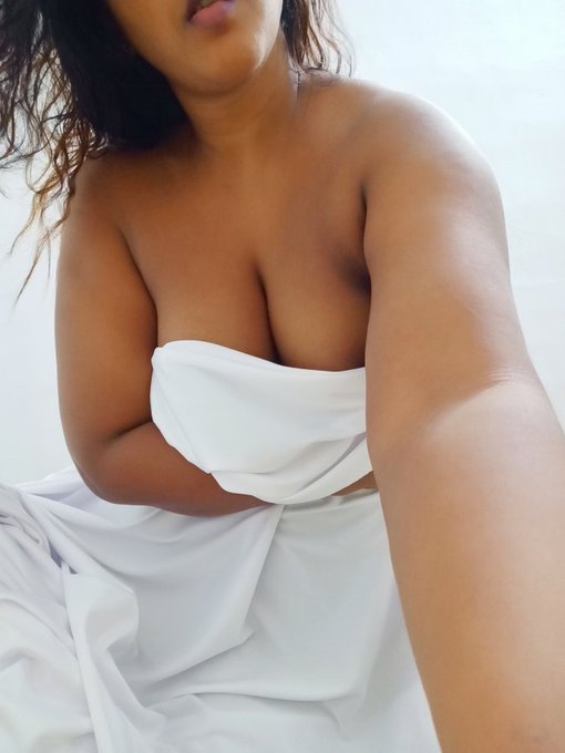 Follow on instaGRAM also...💋💋💋💋#indianaunty #indiangirls #curvy #auntyvibes #auntyforyou #DesiAunty #desislut