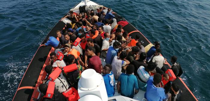 CretellaRoberta's tweet photo. Ue, nuovo patto sui migranti 'Ora ricostruire la fiducia': Alleggerimento Paesi primo ingresso, automatismo salvati in mare https://t.co/wonsw3bOFe https://t.co/XVIymVcKfH
