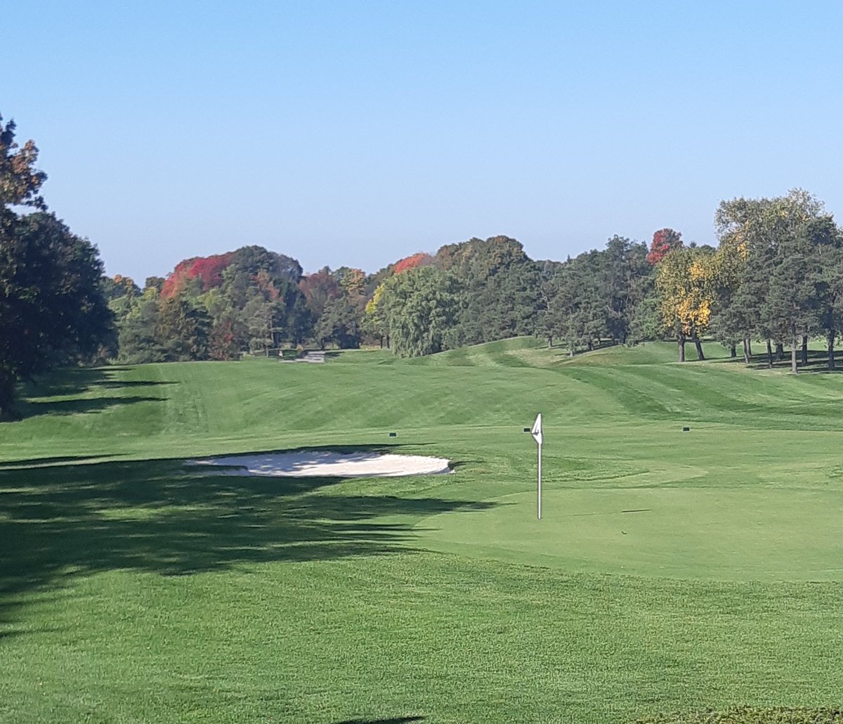 GolfSleepy's tweet photo. Fall colours are starting to show! Such a pretty time of year #pumpkinspice #golfontario #golf #stouffville #yorkregion #stouffvillegolf #privateclublife #countryclub #ont #fall #autumnvibes🍁 https://t.co/1xpZtDtENF
