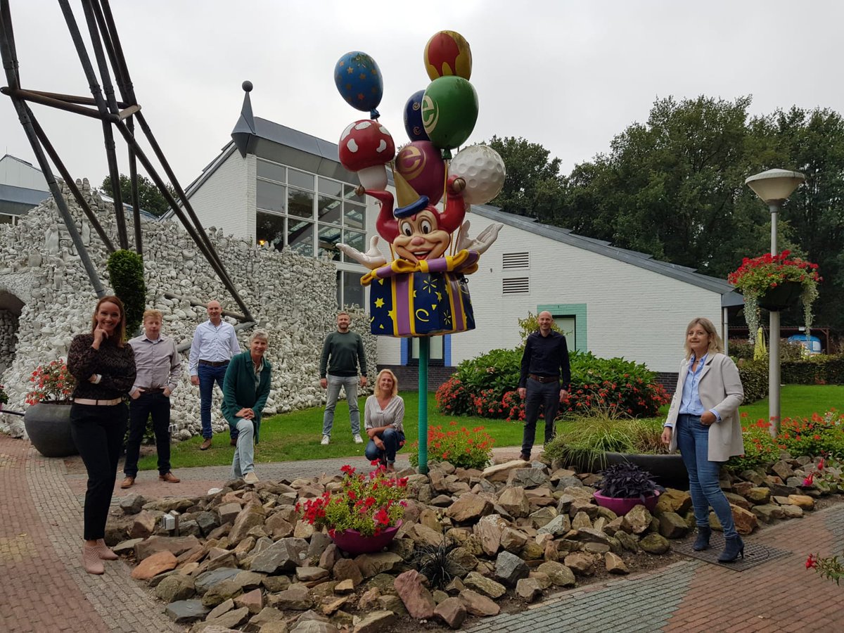 Sinzer_org's tweet image. Deze maand weer 2 workshops #SDGs voor @TheNewBuilders : "Op welke SDGs kan The New Builders het meest positieve impact maken?". De verschillende visies van de groepsleden leverden interessante gesprekken op: waarom legt de één SDG 3 in het midden, en de ander 11 of 17?