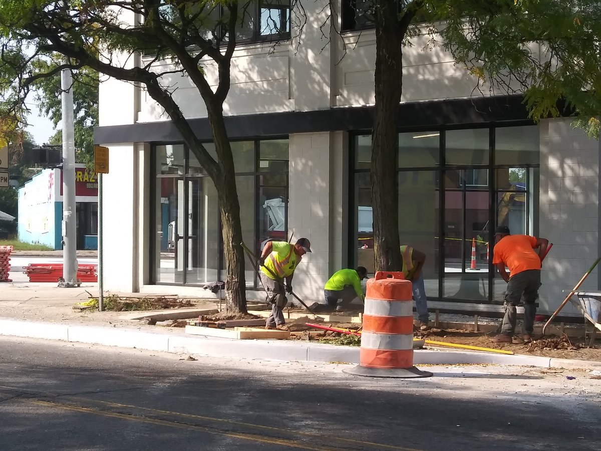 UptownKev30's tweet photo. Progress in our little #Detroit neighborhood, in spite of everything else goin' on #crapademic #oldredford #detroitblightbusters https://t.co/jfi8b1rgaX