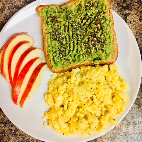 TastefulSpoons's tweet photo. Super easy and healthy breakfast to start your day bright 🌟 try avocado toast bread, apple, and scrambled egg ☀️ and feel good all day😃

#avocadotoast #breakfast
#breakfastideas #goofood
#healthylifestyle #yum
#healthybreakfast
#delicious #healthystart
#eathealthy #goodmorning https://t.co/rHe8YcfqzR