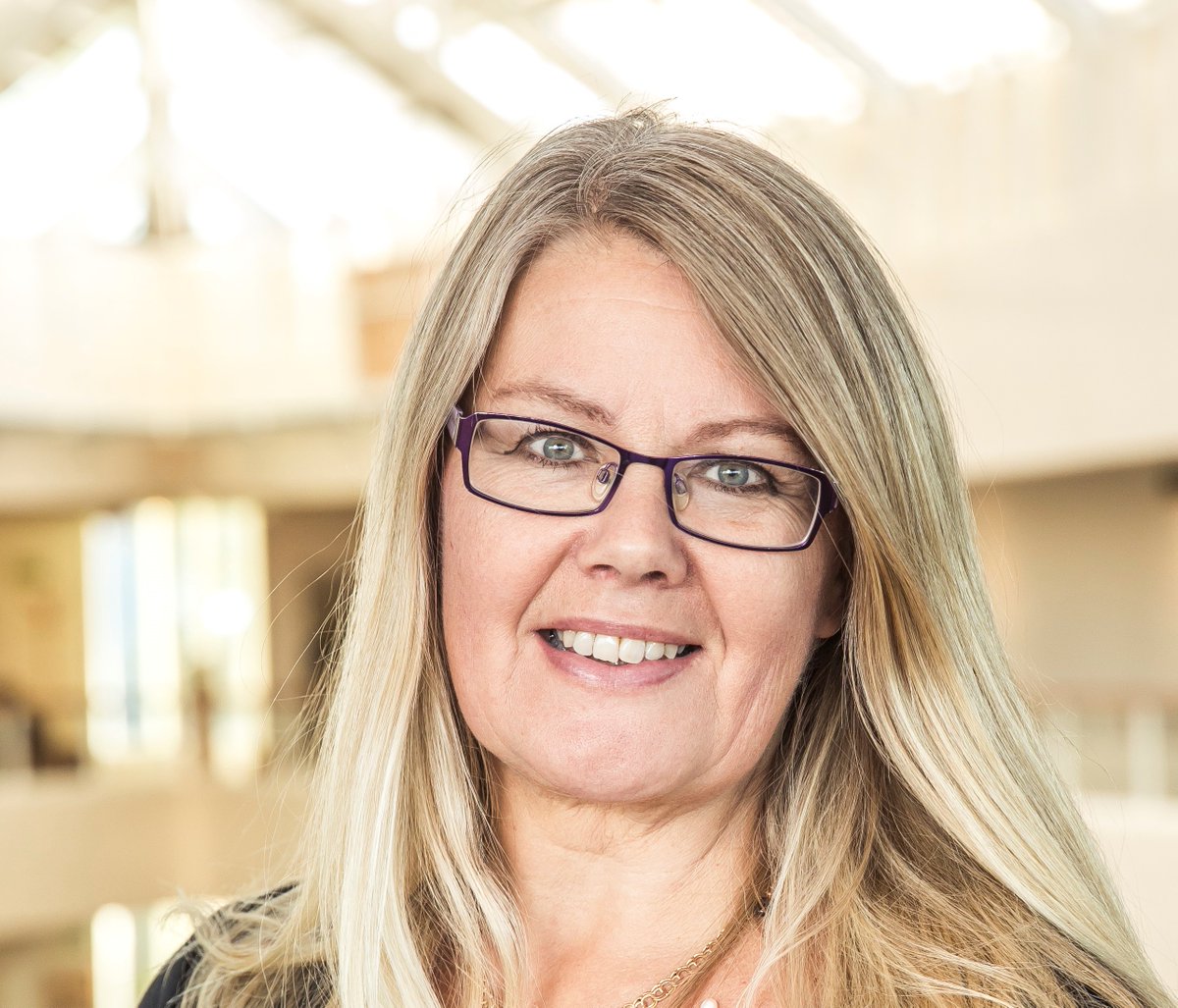 2,4 miljarder kronor per år, så mycket sparar Sveriges regioner på att använda tjänsten 1177 Vårdguiden på telefon. Det visar beräkningar som Annika Wallenskog, chefsekonom på SKR har gjort. <a href="/wallenskog/">Annika Wallenskog</a> <a href="/SKR_se/">SKR</a> <a href="/1177vardguiden/">1177 Vårdguiden</a> tinyurl.se/Sparamiljarder