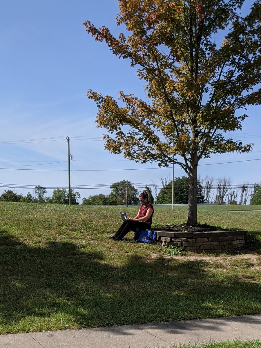 #TeamArchimedes continued #PeriodicTable study yesterday by spending some #BeROYAL time practicing #chemicalreactions in the #Sunshine to boost their Vitamin D staying #RoyalStrong  @SVAPrincipal475 <a href="/carriebholloway/">Carrie Holloway, Ed.S.</a>
