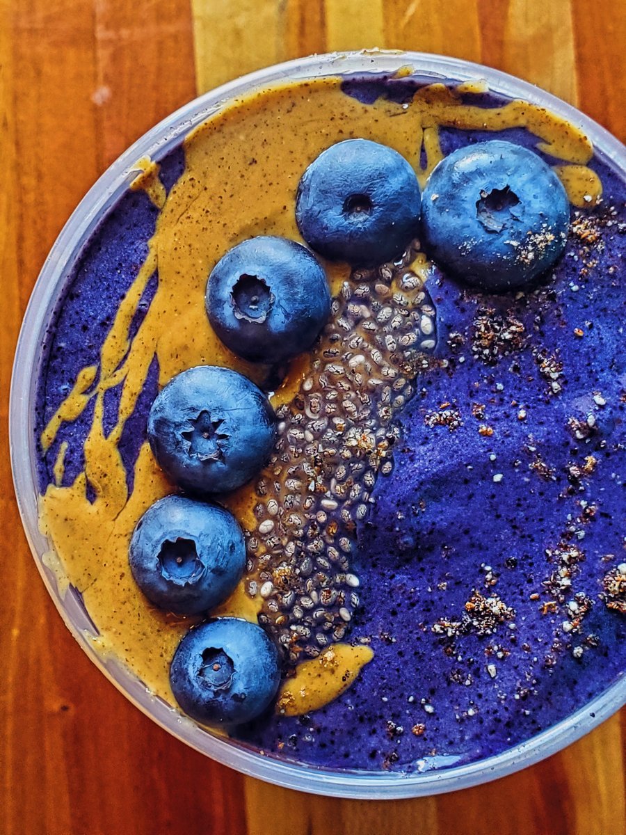 bookwormedwards's tweet photo. Don't miss out on this delicious smoothie special! Bananas, blueberries, avocado, chia seeds, almond butter, vegan protein, cardamom, almond milk...need we say more?
.
This Brain Boost Smoothie has everything you need for a great start to your day! https://t.co/z9AcdwAV9x