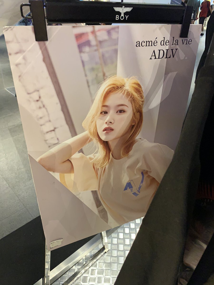 fashbeaut1's tweet photo. ทุกคนนแบรนด์ #ADLV ที่สาวๆ #Twice เปนพรีเซนเตอร์มีขายที่ไทยแล้วนะ กรีสมากกตอนนี้เค้าจัด Pop-Up อยู่ที่สยามเซ็นเตอร์ตรงหน้าชานมไทเกอร์นะ มาตำกันเลยเสื้อน่ารักมาก แต่พซตก้น่ารักมากเข่นกัน 💖 
#트와이스 #adlv #acmedelavie #아크메디라비 @JYPETWICE @adlv_official https://t.co/1DY3ytEr9D