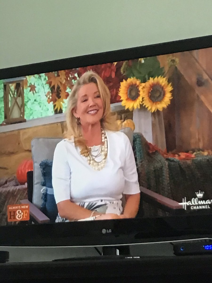 Lovely seeing @MelodyThomasSco on @HomeandFamilyTV  What a nice interview 😊She’s so pretty especially in white 🥰 #YR #AlwaysYoungandRestless