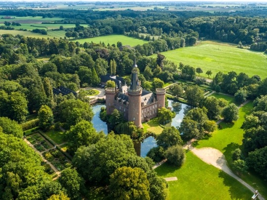 yesjimstheman's tweet photo. Schloss Moyland, Bedburg-Hau, Germany! 🤩 https://t.co/U9va3SQL1l