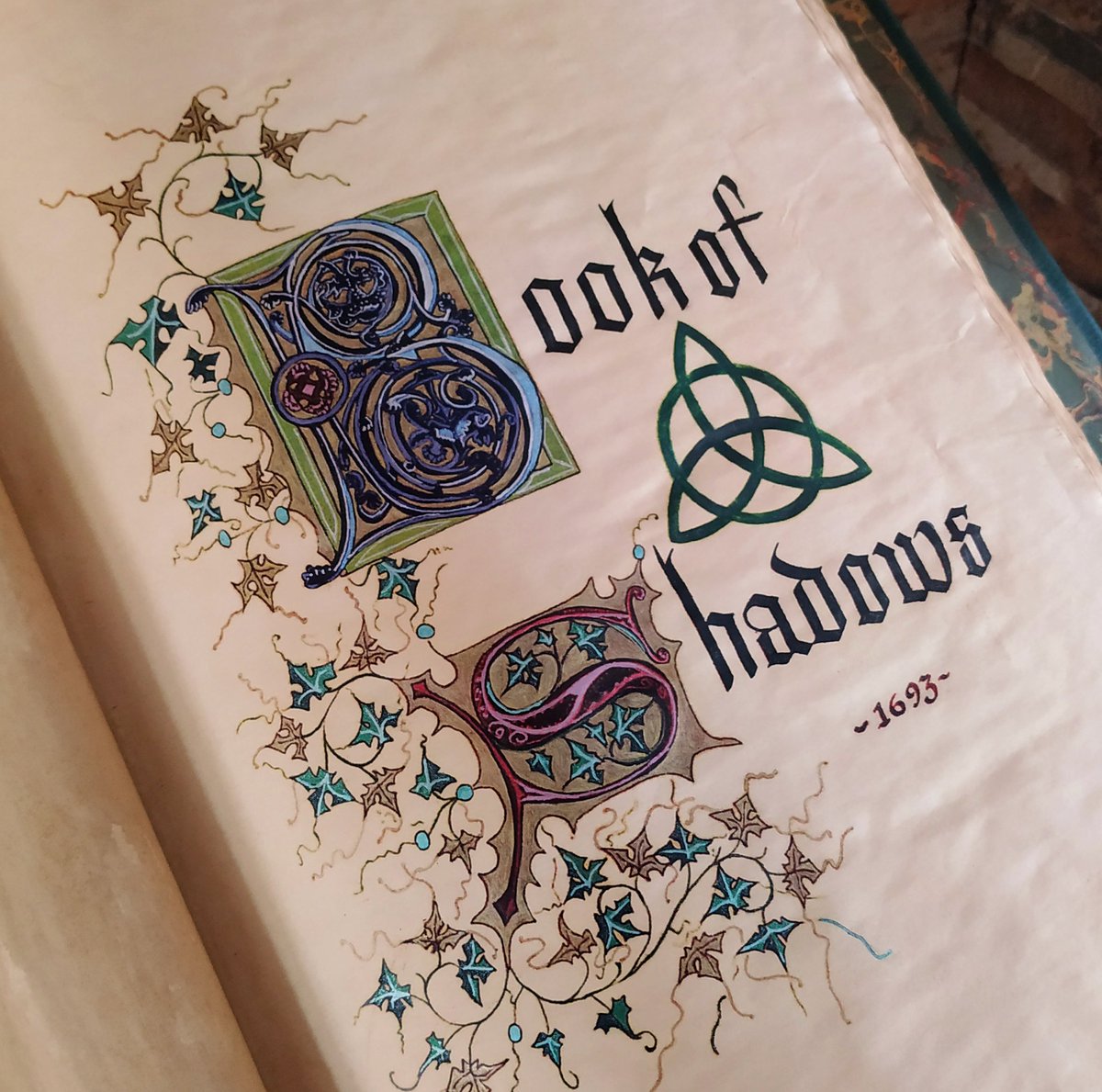 fercharmed's tweet photo. Book of Shadows page 📖

Season 1, Episode 1: Something Wicca This Way Comes 

#Charmed #BookOfShadows #Embrujadas #LibroDeLasSombras #replica #CharmedBookOfShadows #CharmedBoS #SomethingWiccaThisWayComes https://t.co/9MbBMhelR8