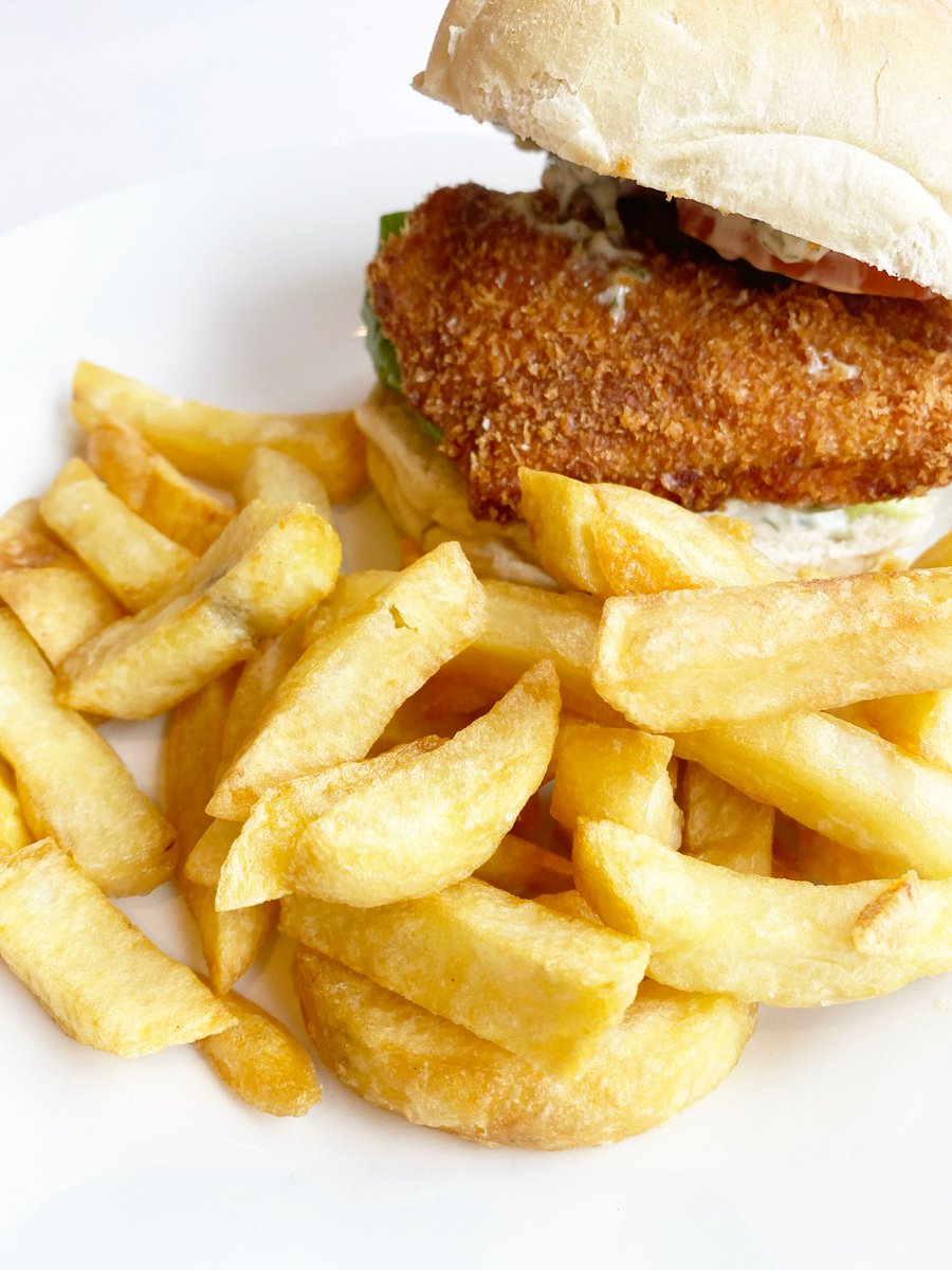 FiSH_Bristol's tweet photo. LUNCH TIME SPECIAL!

This tasty fried plaice sandwich with our amazing house tartare sauce and chips. 

£5 - Eat in or Takeaway. Come and get it lovers. https://t.co/ra7UCDfzvG