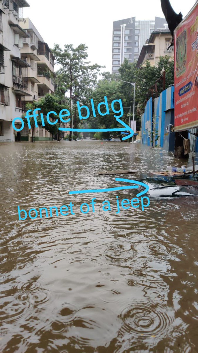 #MumbaiRains #MumbaiRainsLive #rains #sleaterroad #BMCMumbai #Dward @AUThackeray No pump working and water is rising please help. Sleater rd near Grant road Station Deard