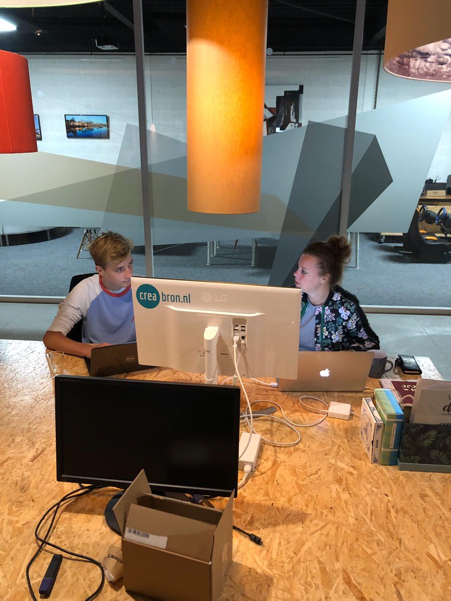 Gisteren heeft Boris snuffelstage mogen lopen bij onze grafisch vormgeefster Anke. ‘Ik heb meer geleerd op gebied van grafisch vormgeven en het was een leuke en leerzame dag bij Kwaaijongens!’ - Boris 👨‍💻

#stage #kwaaijongens #meeloopdag #snuffelstage #grafischvormgeven
