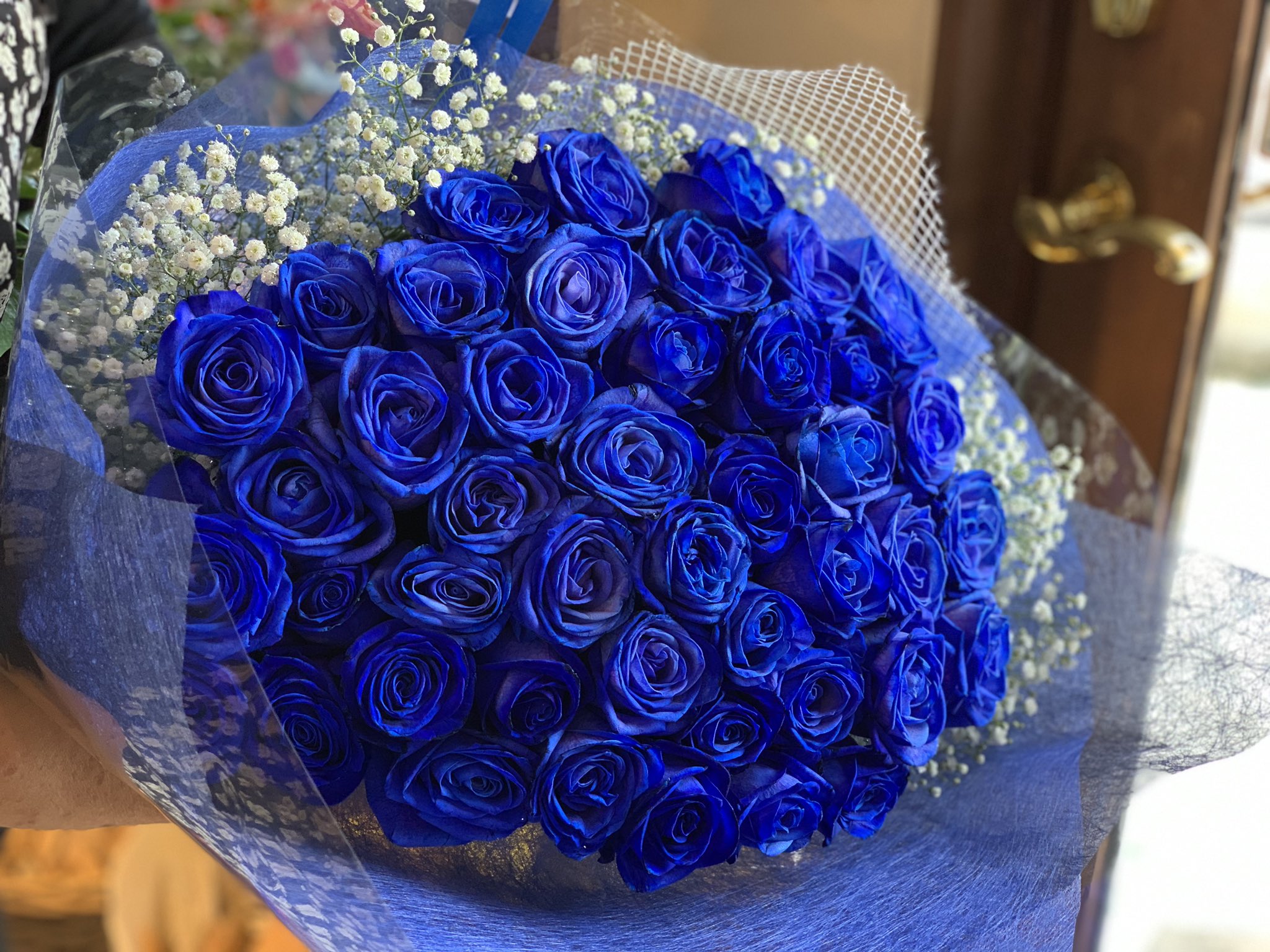 ローズショップ A Twitter 青いバラの花言葉は 可能性 青 という色には昔から幸せの意味を込めることが多い 花嫁が身につけると幸せになれる Something Blue チルチルとミチルの 幸せの青い鳥 青いバラ全国に即日発送 T Co Nk5cixznoo T Co
