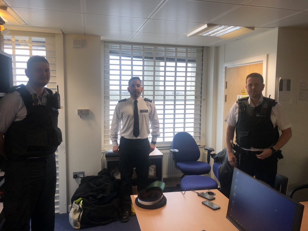 First Brief the Chief visit of the day to the Rayners Park Patrol Base to meet the @MPSDundonald, @MPSRaynesPark and @MPSWestBarnes teams and hear how they’re keeping the communities safe from anti-socia behaviour and COVID19 🚔👍 #HereForSWLDN