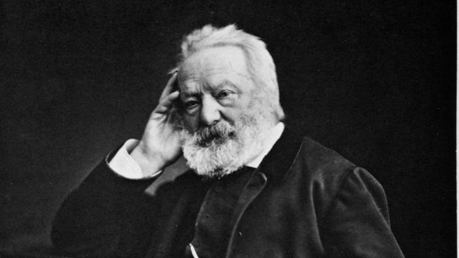 KitapAlintisi's tweet photo. "Gülmek güneştir; insanın yüzünden kışı kovar."

Sefiller, Victor Hugo https://t.co/2RLIpamMrd