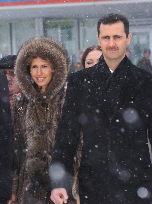 Asma al Assad = “la plus grande profiteuse de la guerre” (dixit M.Pompeo)Son “Syria Trust Development”= la plus grosse ONG du pays, profitant des ressources de l’Etat et écartant les autres orga. qui refusent de s’y affilier(cf rapport  @MEDirections) https://cadmus.eui.eu/bitstream/handle/1814/67370/RSCAS_RPR_2020_09.pdf?sequence=1&isAllowed=y