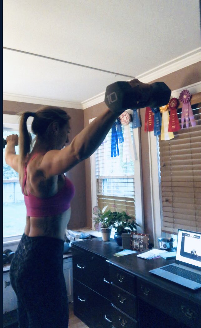 Ashlee41671996's tweet image. Early morning wuurrkkk 💪🏻💪🏻 #gitit #strongmom #fitmom