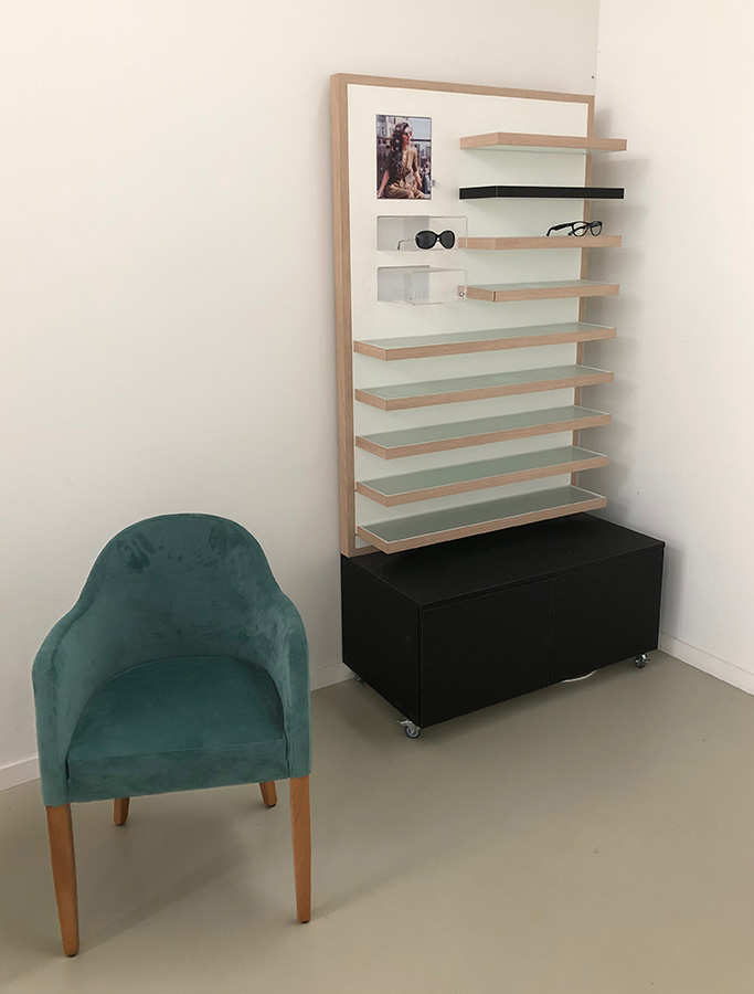 TopVisionGroup's tweet photo. FREE GIVE AWAY
We werken hard aan onze showroom, maar het zou zonde zijn om mooie meubels weg te gooien.

Deze unit met 9 verlichte planken is GRATIS voor de opticien die deze als eerste op komt halen in onze fabriek in Haarlem.

Voor je bezoek graag even bellen: +31 23 5176677 https://t.co/m72DSYkaQE