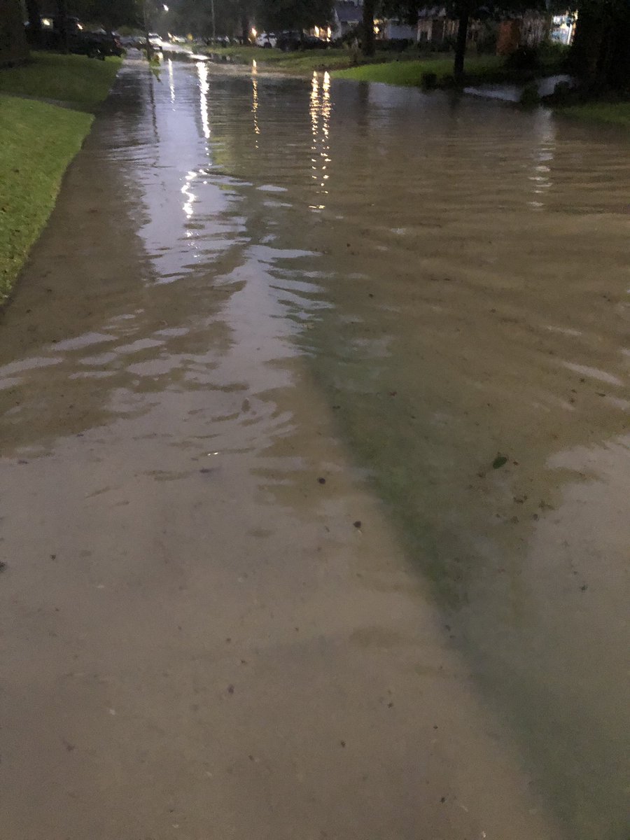 Toxysarah's tweet photo. You know what’s worse than virtual schooling a kinder and 2nd grader while wfh??...Virtual schooling during a 3 day tropical storm. #TSBeta #virtualschool #is2020overyet #dreary https://t.co/AdO0Rp7orA