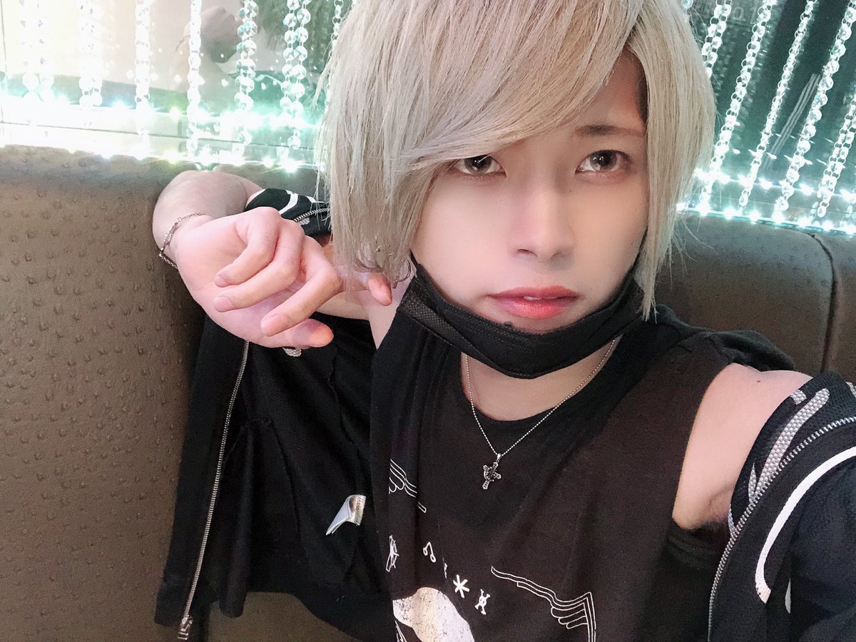 くおん けいじ 久遠 慧士 人って髪型とか服装で変わるよね Dejavu タテハナビル 歌舞伎町 美男美女さんと繋がりたい 自撮り界隈 自発ください 短髪 金髪 黒髪 アップバング 1mmでもいいなと思ったらいいね 1mmでもいいなと思ったらフォロー